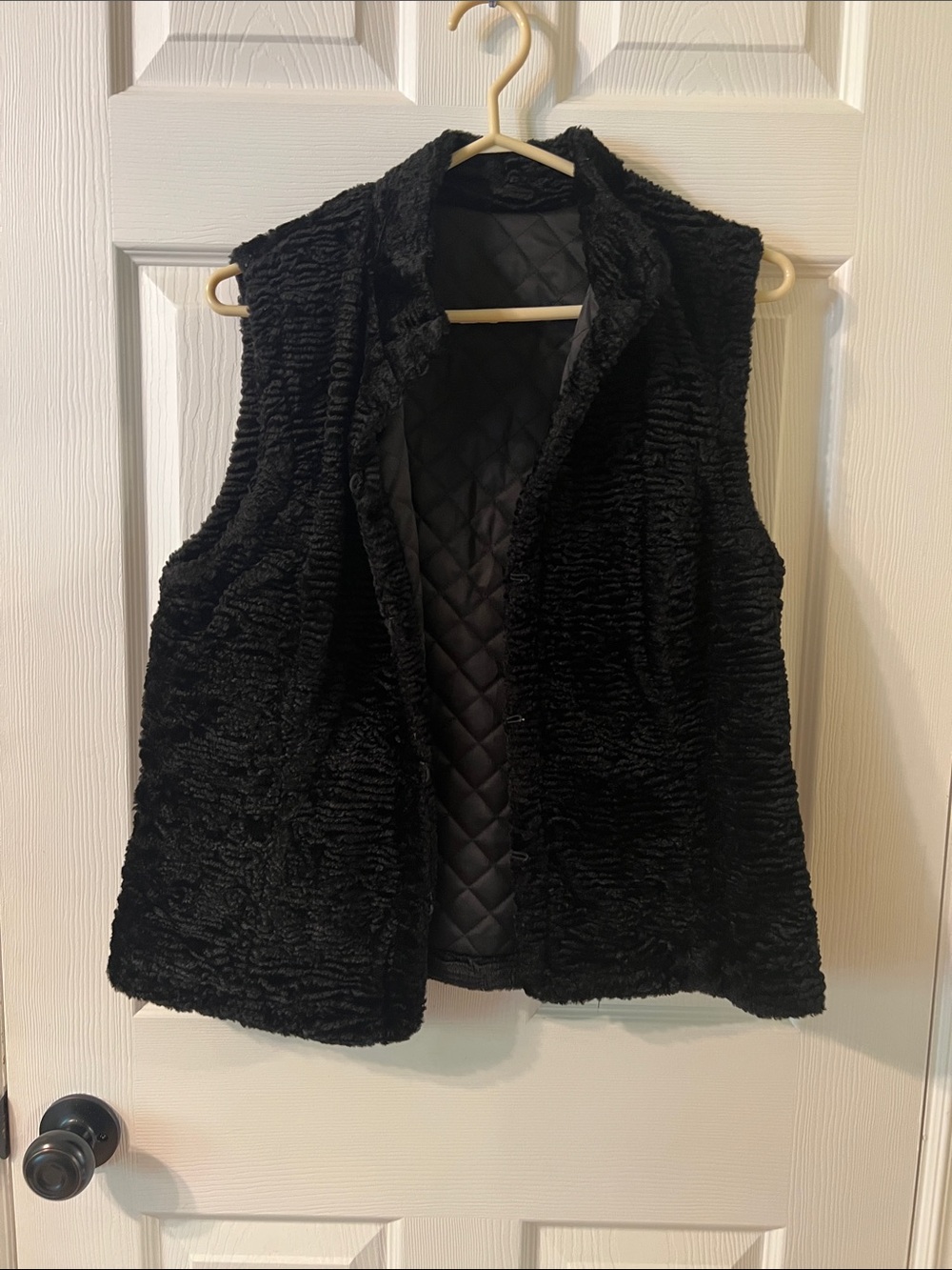 Women's Black Faux Fur Quilted-Lined Vest - Sleeveless Layer